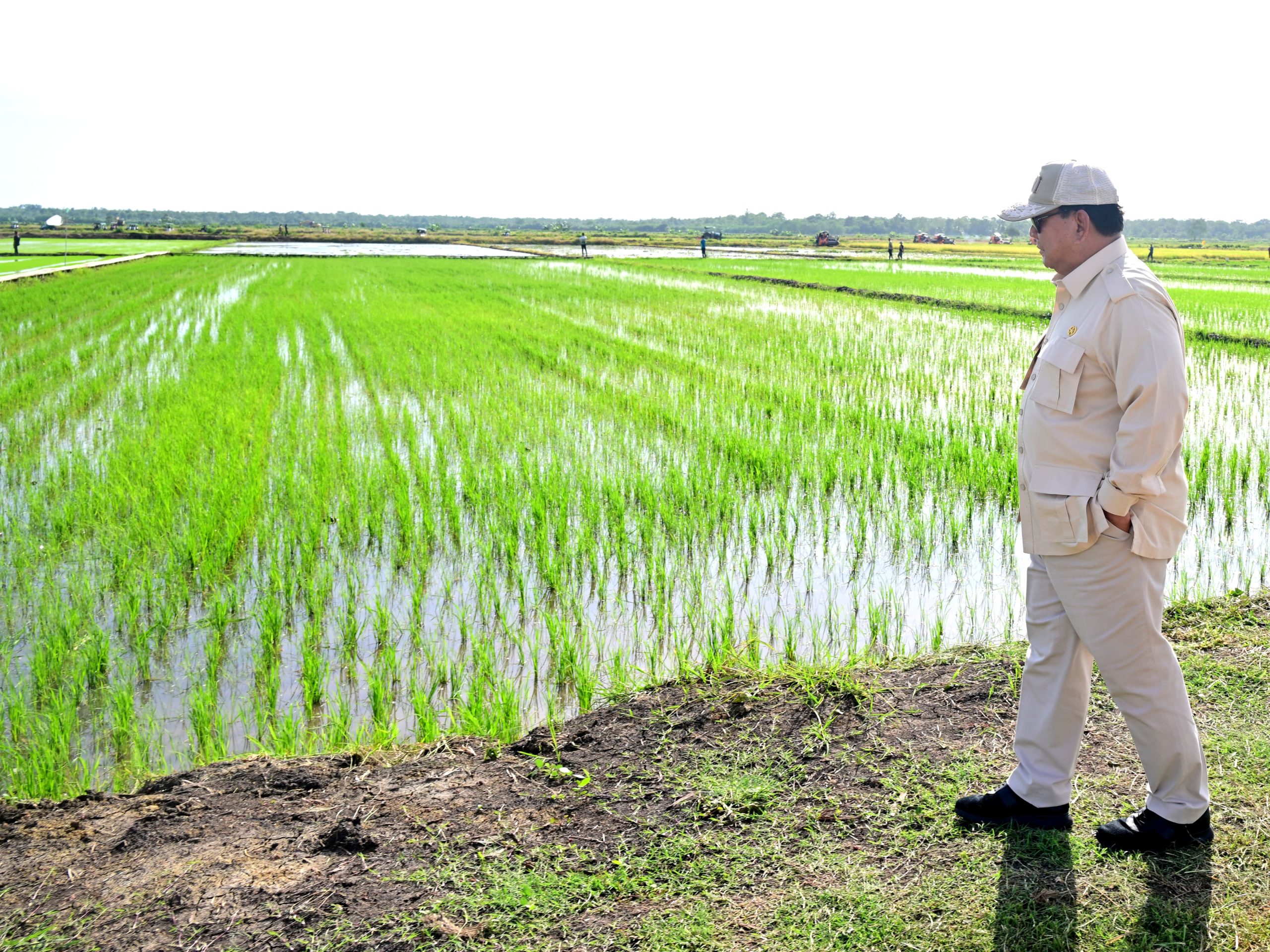 Prabowo Subianto dalam Paradoks Indonesia dan solusinya menuliskan bahwa kekayaan yang hakiki adalah kepemilikan tanah.